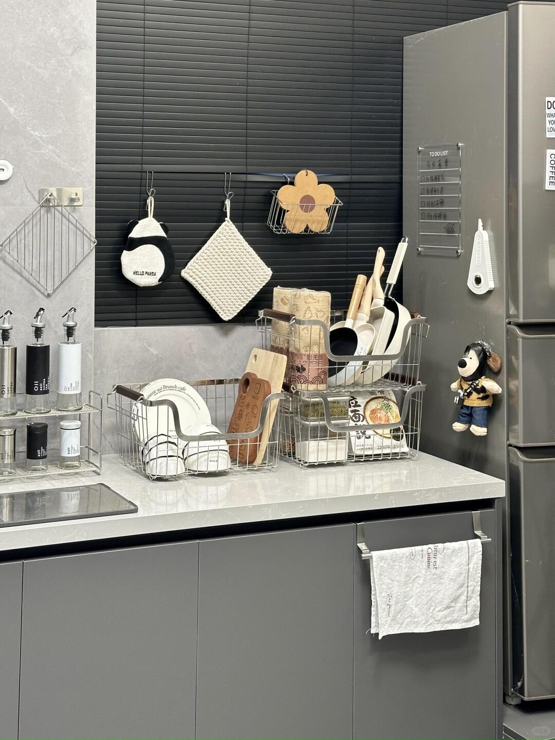 Küçük Dairelerin Olmazsa Olmazı! Taşıyıcı ve Dayanıklı Duvara Monte Metal Raf Nasıl Seçilir?